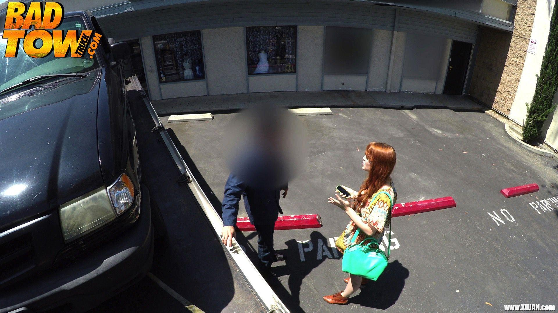 Hot redhead amateur Gwen Stark blows a tow truck driver to get her car back - Photo #2767921