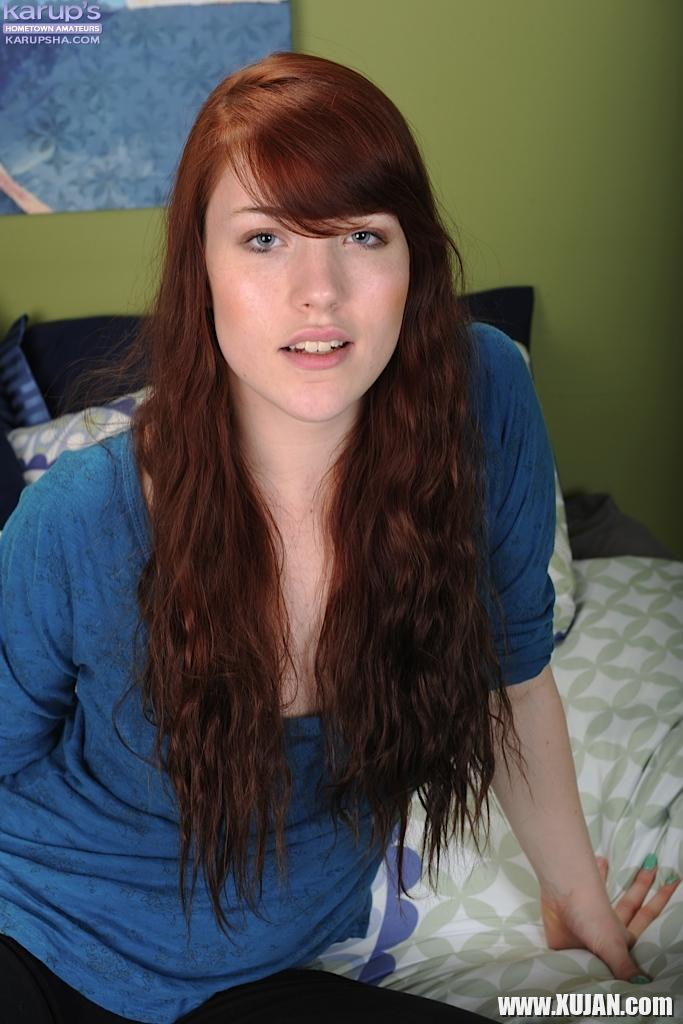 Redhead coed Gwen Stark spreading her wet pussy - Photo #2767939