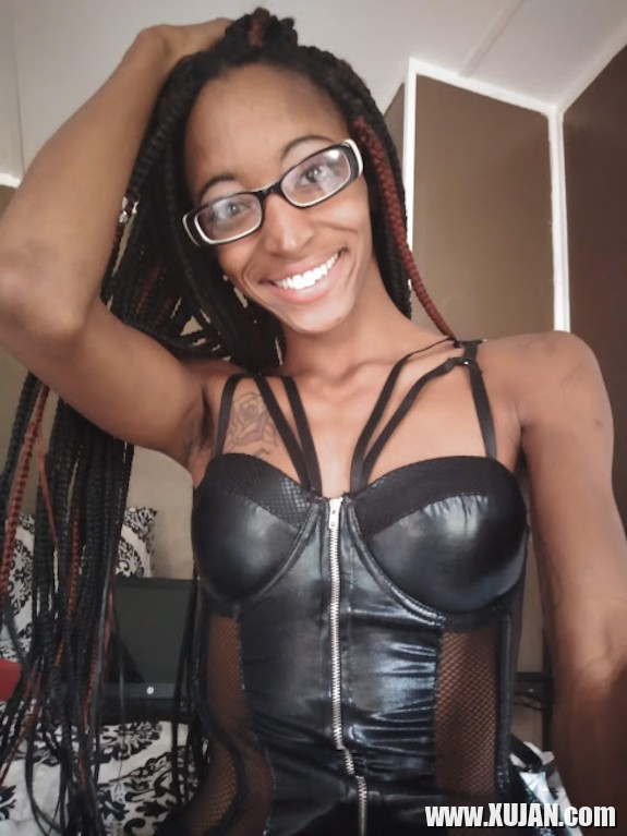 Nerqnazgestov eghjyur ev erotik Petite Ebony Ebony College usanogh - Photo #2770830