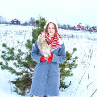 Sweet Natasha Shy shows off her body in the snow