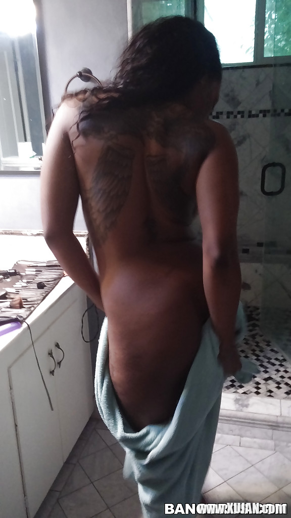 Ebony Tori Taylor is taking bath and touching her wet boobies - Photo #2780948