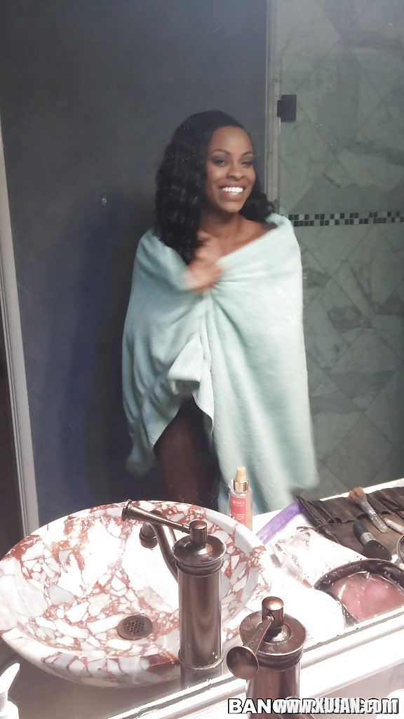 Ebony Tori Taylor is taking bath and touching her wet boobies - Photo #2780950