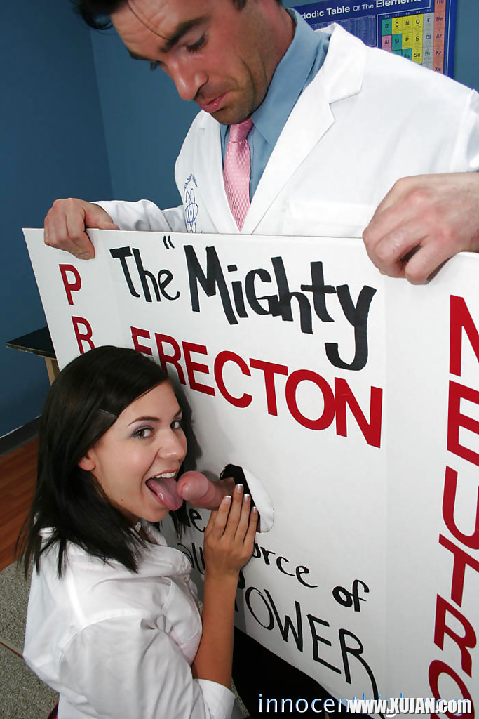 Tiny babe Stephanie Richards prefers swallowing strangers dicks - Photo #2786362