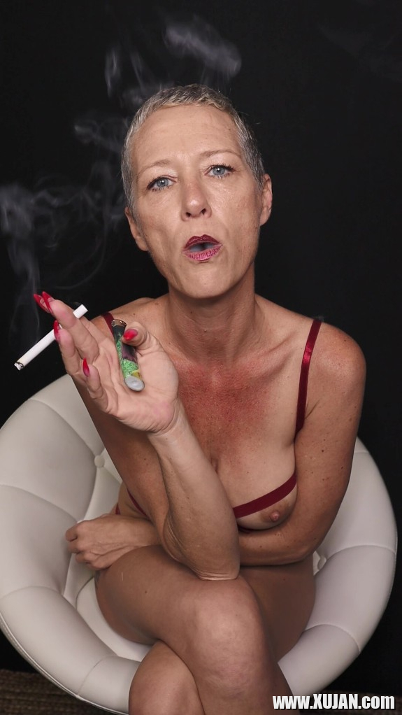 Ktsutsadreq inch or ser Kiki Deez Hot MILF in - Photo #2789012