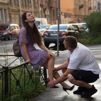 Ovzhegh tghan ognum e nerdy cutie in erbeve lavaguyny stanalu hamar