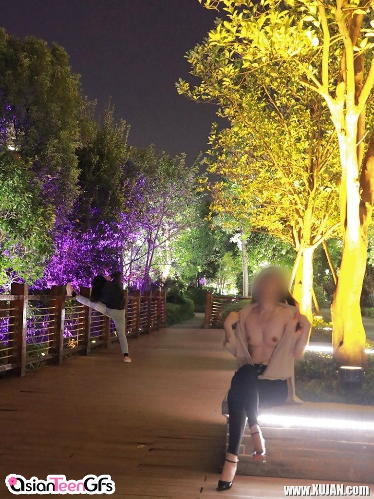 Asiakan aghjiky metsatsnum e ir krtsqery hanrutyan mej - Photo #2795720