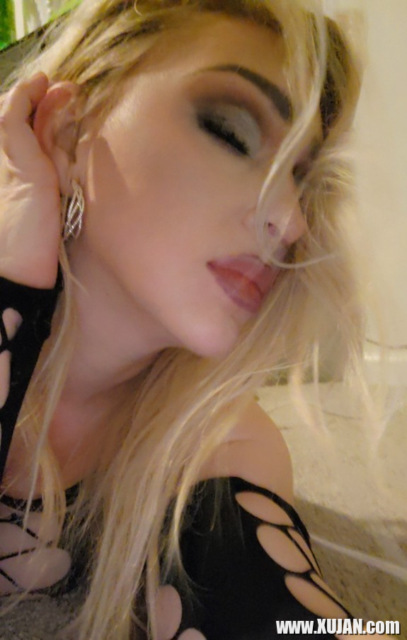 Sex Kitten Photoshoot Es unei amenahiasqanchy or qez hamar mi poqr dandagh er - Photo #2797079