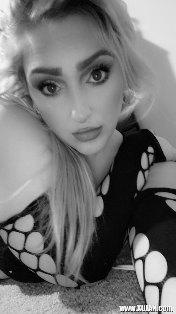 Sex Kitten Photoshoot Es unei amenahiasqanchy or qez hamar mi poqr dandagh er - Photo #2797092