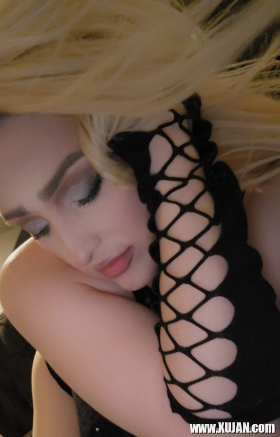 Sex Kitten Photoshoot Es unei amenahiasqanchy or qez hamar mi poqr dandagh er - Photo #2797096
