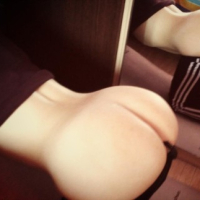 Nor tesaholovaki nakhaditum Hot Big Ass Blonde erazum e tsitsaghel erku klirov