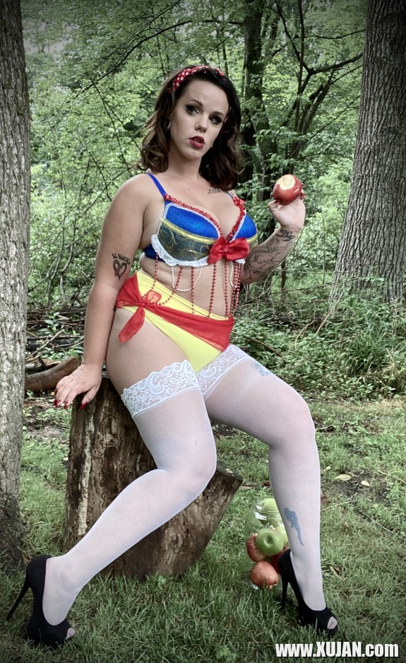 Snow White Photo Shoot - Photo #2804367