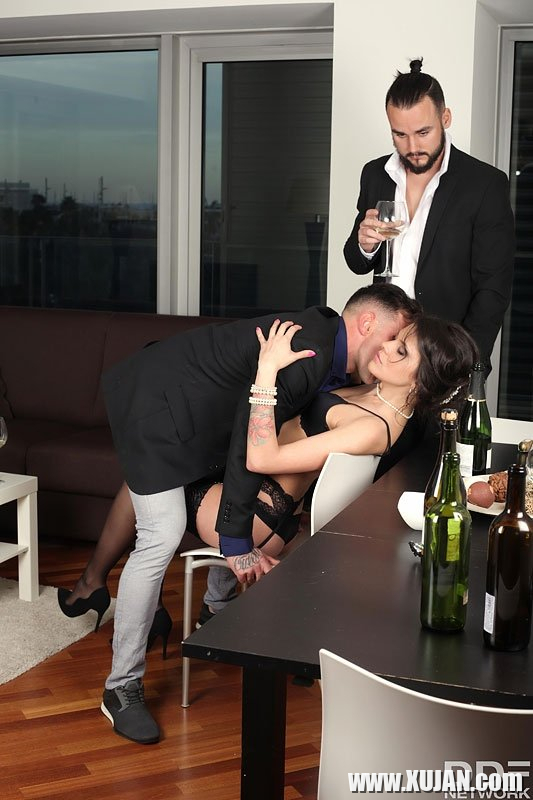 Anpaymanagreli tezh rusastantsi stripery tstsum e Rockhard Dick y - Photo #2805012