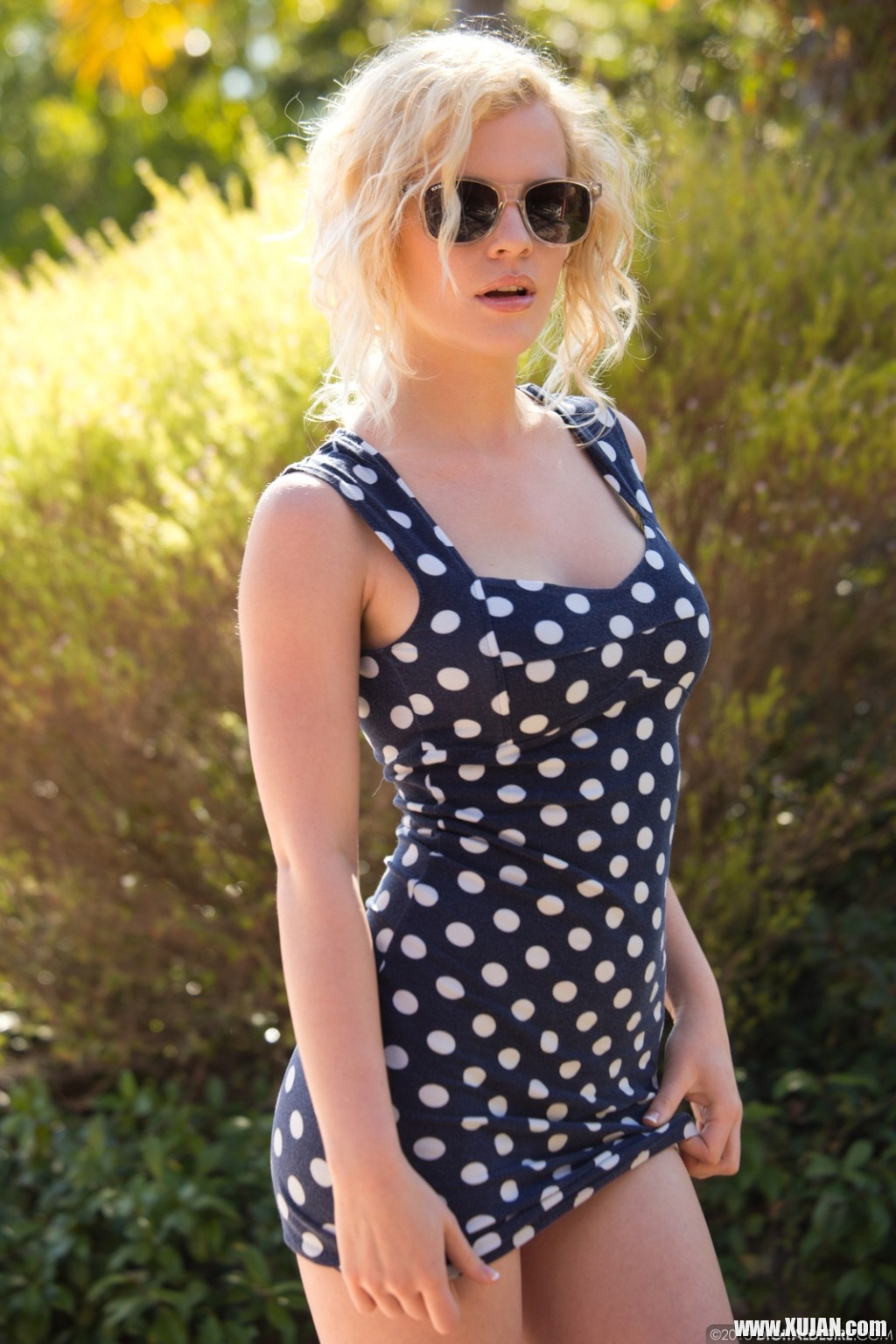 Blonde Catie Parker gives a hot outdoor Striptease - Photo #2805963