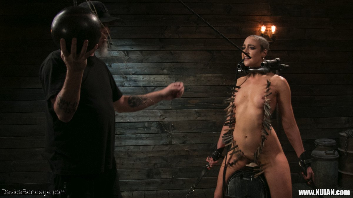 Lilith Luxe has her some rather kinky dungeon Fun - Photo #2807492