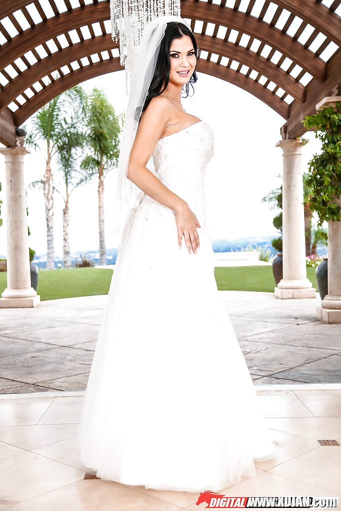 European MILF Jasmine Jae gets unclothed on her wedding day - Photo #2808756