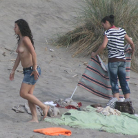 Erku lesbukhner hangstanum en nudistakan loghapum