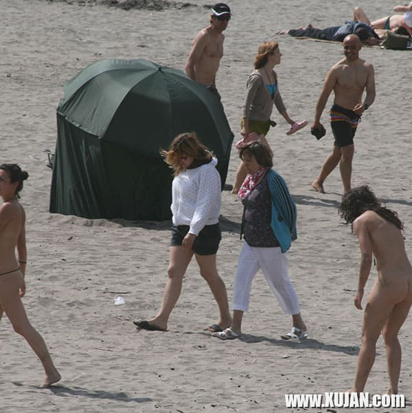 Erku lesbukhner hangstanum en nudistakan loghapum - Photo #2809356