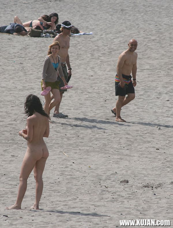 Erku lesbukhner hangstanum en nudistakan loghapum - Photo #2809357