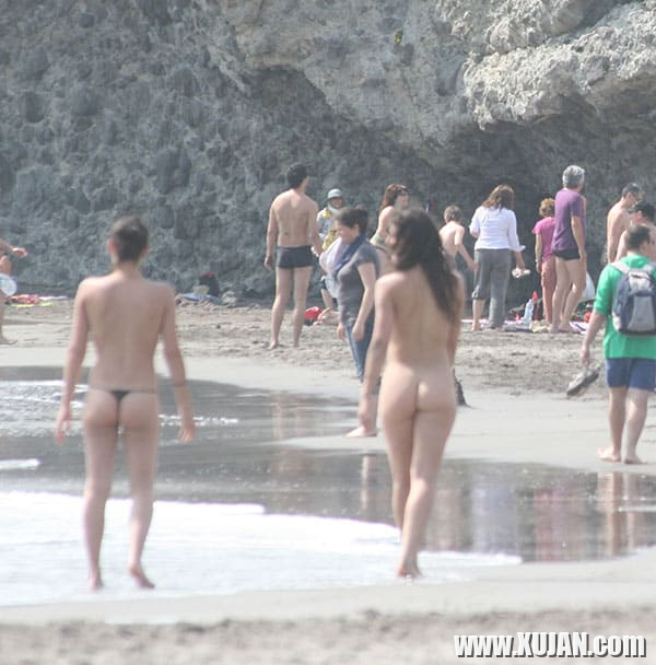 Erku lesbukhner hangstanum en nudistakan loghapum - Photo #2809362