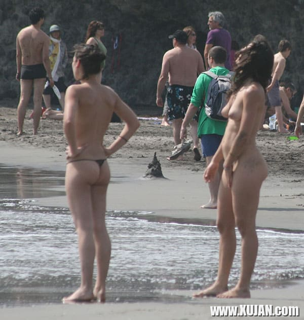 Erku lesbukhner hangstanum en nudistakan loghapum - Photo #2809364