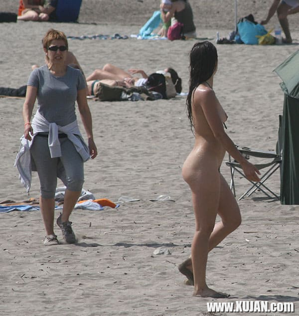 Erku lesbukhner hangstanum en nudistakan loghapum - Photo #2809373