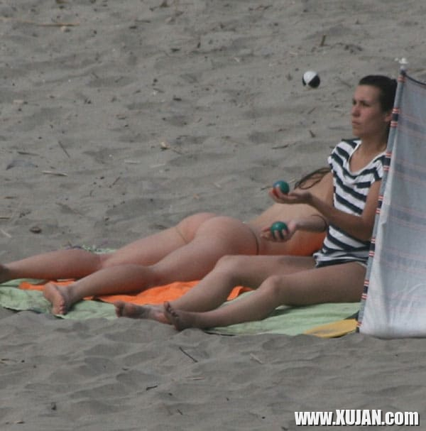 Erku lesbukhner hangstanum en nudistakan loghapum - Photo #2809374