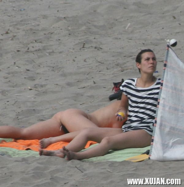 Erku lesbukhner hangstanum en nudistakan loghapum - Photo #2809376