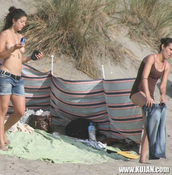 Erku lesbukhner hangstanum en nudistakan loghapum - Photo #2809382