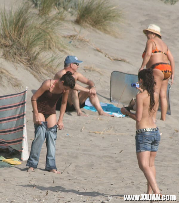 Erku lesbukhner hangstanum en nudistakan loghapum - Photo #2809383