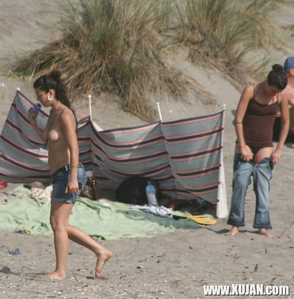 Erku lesbukhner hangstanum en nudistakan loghapum - Photo #2809384