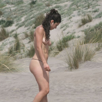 Erku lesbukhner hangstanum en nudistakan loghapum