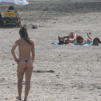 Erku lesbukhner hangstanum en nudistakan loghapum