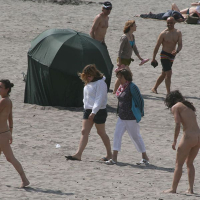 Erku lesbukhner hangstanum en nudistakan loghapum