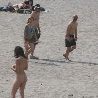 Erku lesbukhner hangstanum en nudistakan loghapum