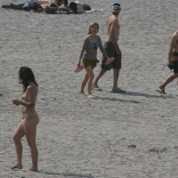 Erku lesbukhner hangstanum en nudistakan loghapum