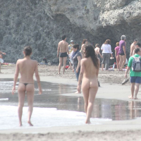 Erku lesbukhner hangstanum en nudistakan loghapum