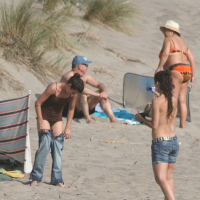 Erku lesbukhner hangstanum en nudistakan loghapum