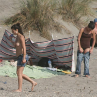 Erku lesbukhner hangstanum en nudistakan loghapum