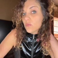 Latex MILF Katnaguyn kum