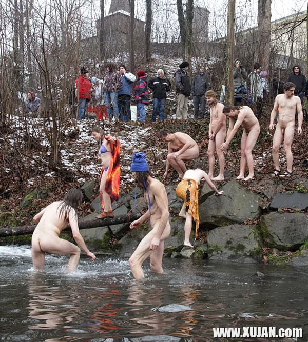 Yntanekan loghatsogh nudistner dzmrany - Photo #2825803
