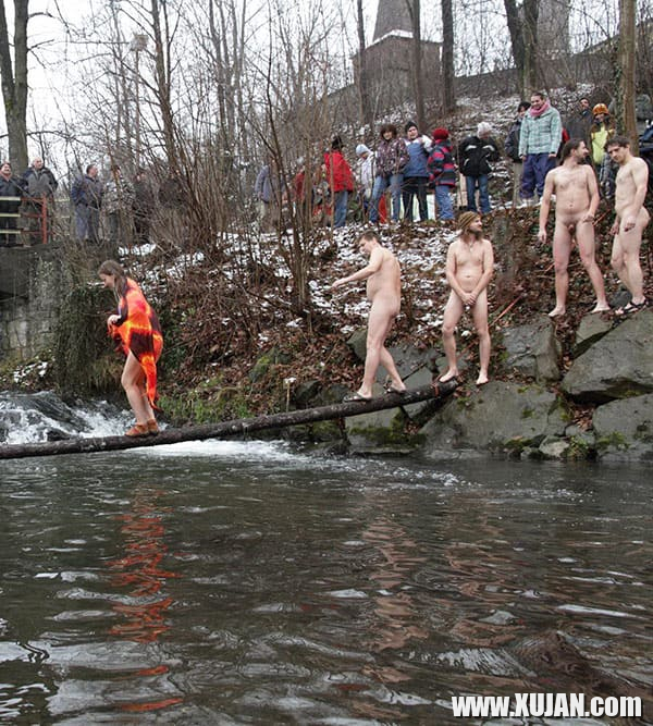 Yntanekan loghatsogh nudistner dzmrany - Photo #2825805