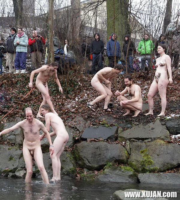 Yntanekan loghatsogh nudistner dzmrany - Photo #2825807