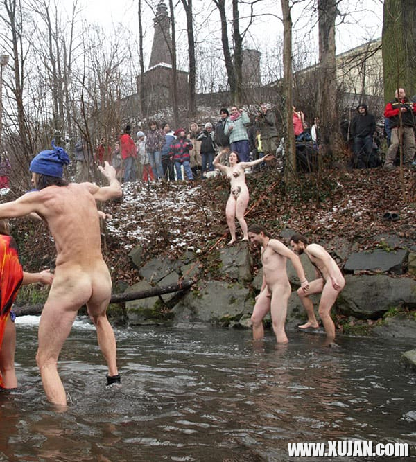 Yntanekan loghatsogh nudistner dzmrany - Photo #2825809