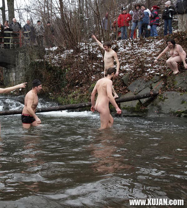 Yntanekan loghatsogh nudistner dzmrany - Photo #2825812