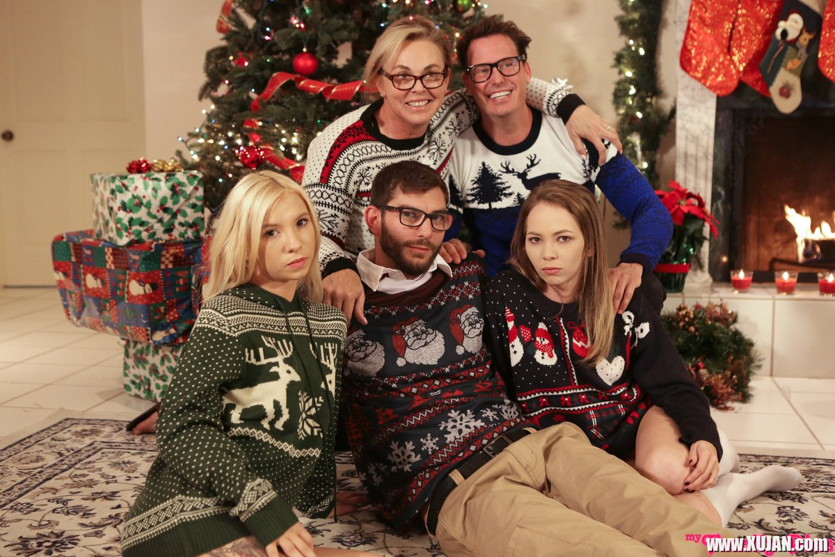 Angel Smalls and Kenzie Reeves have Xmas threesome - Photo #2842935