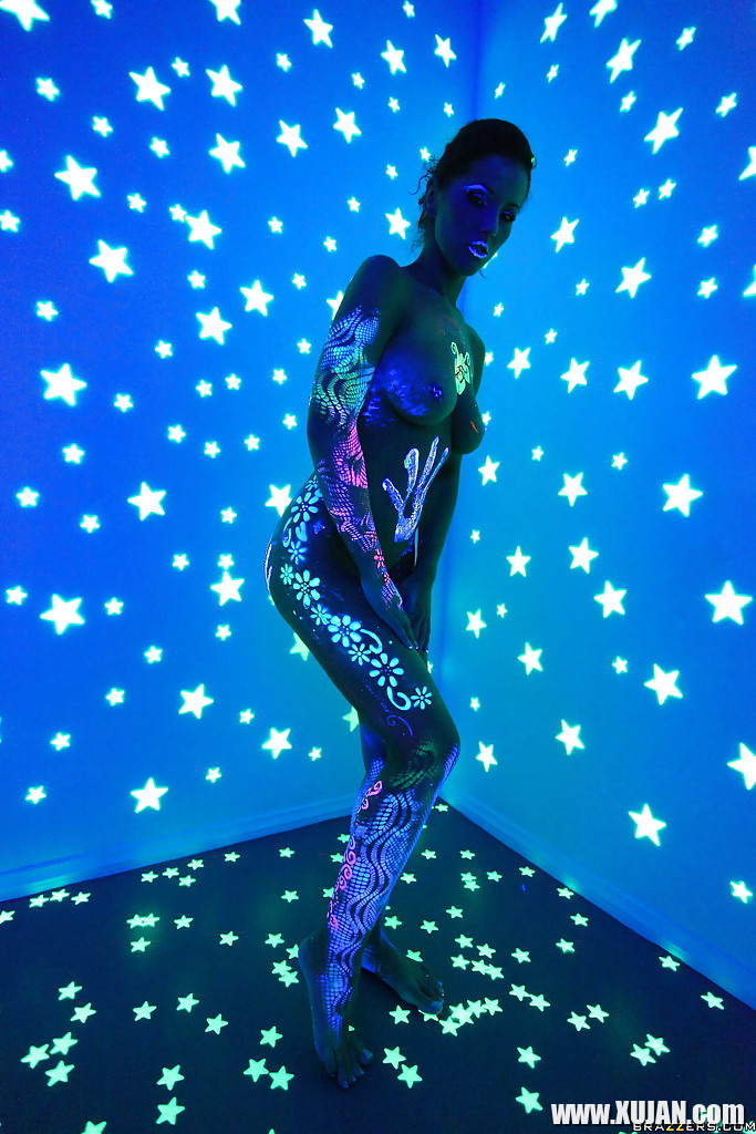 Angel Dark has her sexy booty and tits prettified with glowing bodyart - Photo #2843958