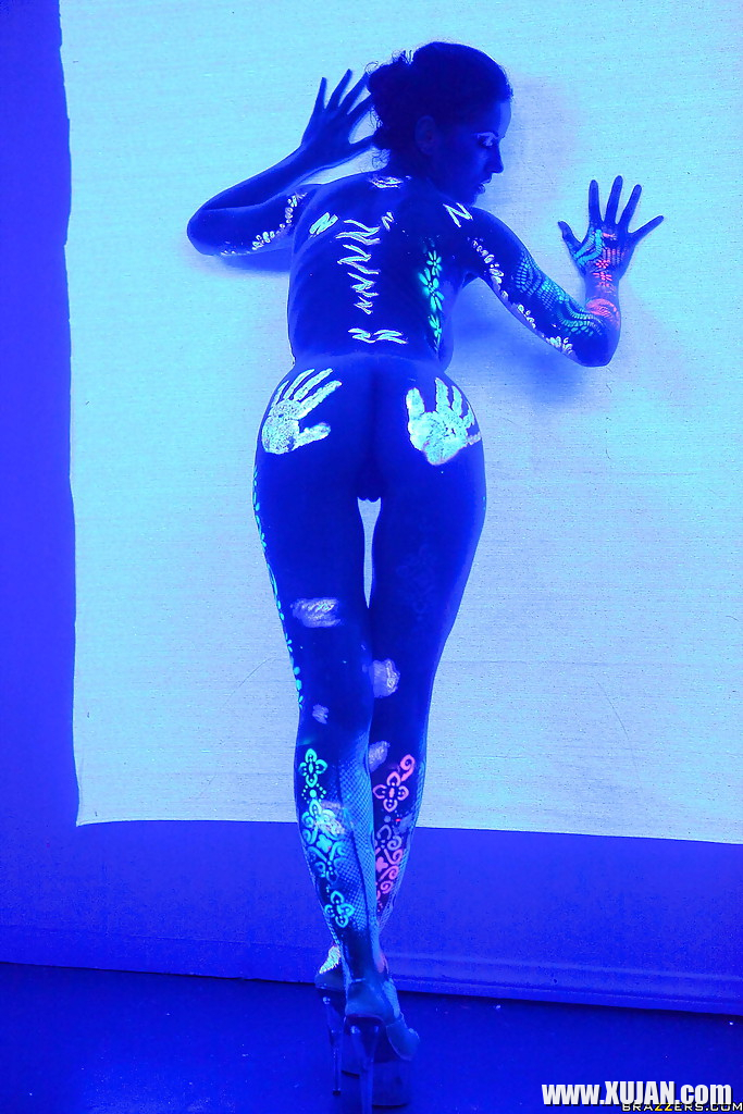 Angel Dark has her sexy booty and tits prettified with glowing bodyart - Photo #2843963