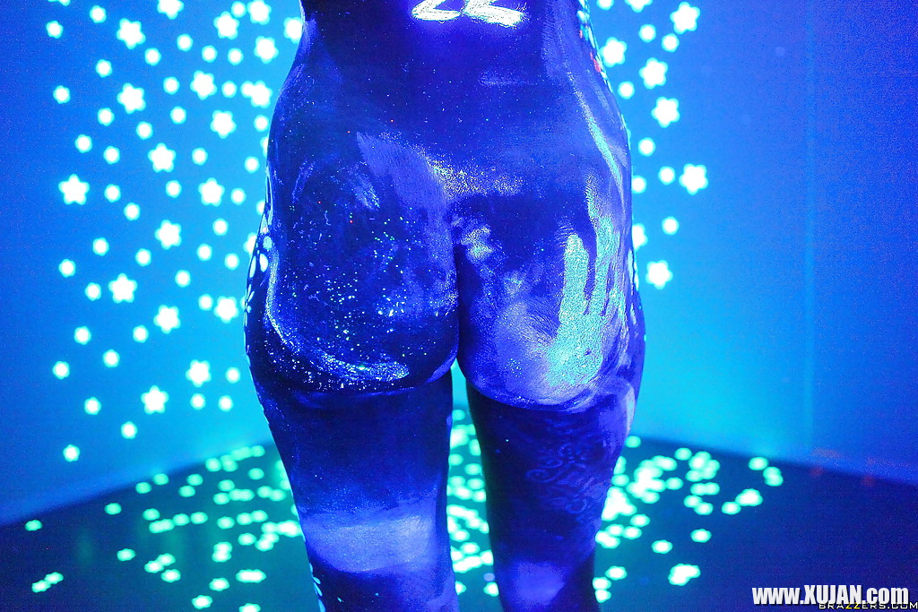 Angel Dark has her sexy booty and tits prettified with glowing bodyart - Photo #2843970