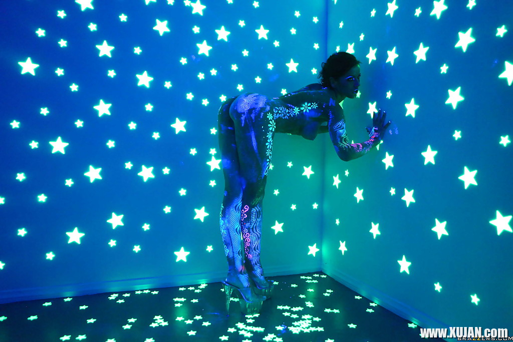 Angel Dark has her sexy booty and tits prettified with glowing bodyart - Photo #2843973