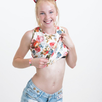 Blonde Beauty y handerdzanqov